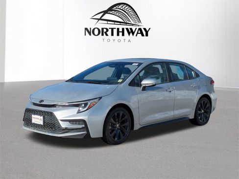 Used 2024 Toyota Corolla SE w/ SE Premium Package image 6