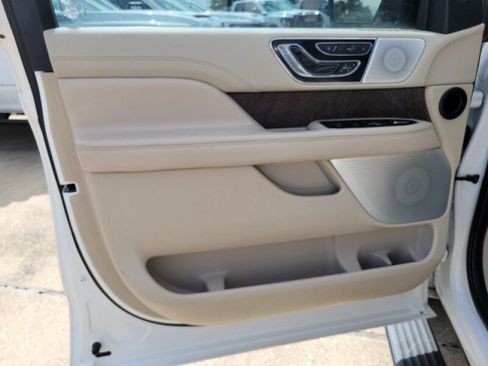 Used 2020 Lincoln Navigator L Reserve w/ Luxury Package AWD/4WD image 13