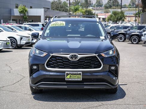 Used 2022 Toyota Highlander XLE FWD image 2