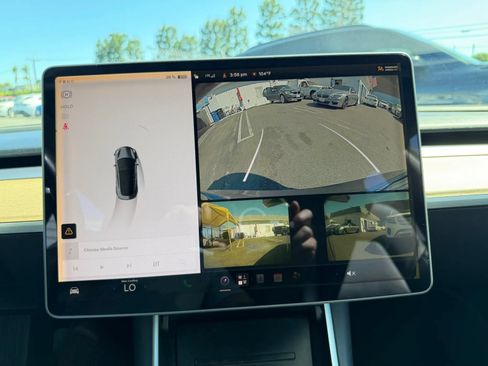Used 2018 Tesla Model 3 Long Range RWD image 39