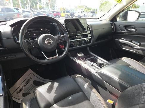 Certified 2022 Nissan Pathfinder SL w/ SL Premium Package FWD image 9