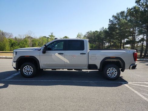 New 2026 GMC Sierra 2500 Pro AWD/4WD image 2