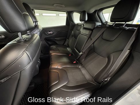 Used 2019 Jeep Cherokee Latitude Plus AWD/4WD image 20