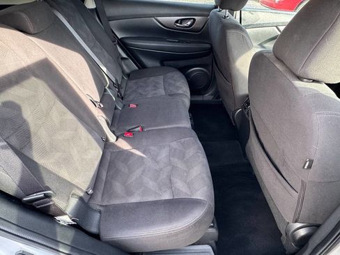 Used 2016 Nissan Rogue SV image 19