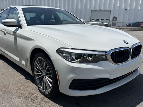 Used 2020 BMW 530i xDrive w/ Premium Package AWD/4WD image 2