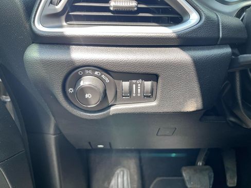 Used 2018 Chrysler Pacifica Touring-L Plus FWD image 36
