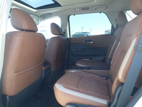 New 2026 Nissan Pathfinder Platinum image 21