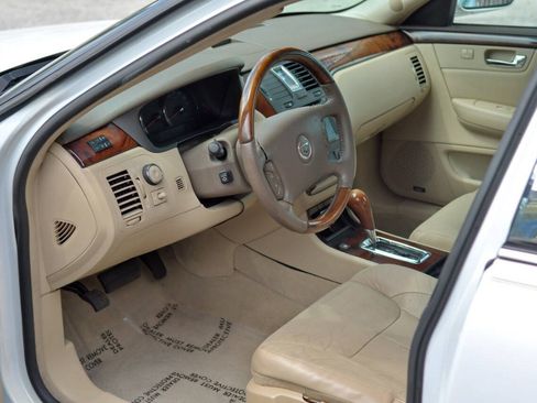Used 2006 Cadillac DTS Performance FWD image 12