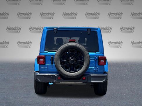 Used 2022 Jeep Wrangler Unlimited Sahara AWD/4WD image 6