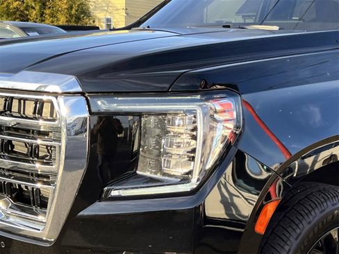 Used 2023 GMC Yukon XL SLT image 9
