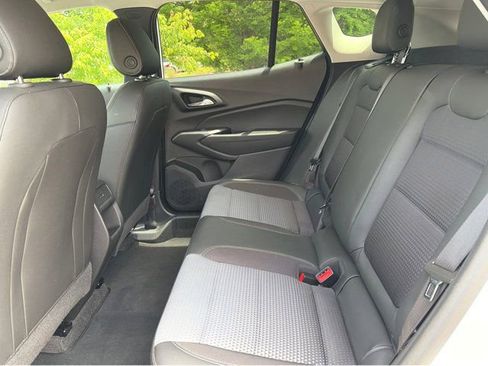 Used 2025 Chevrolet Trax LT FWD image 18