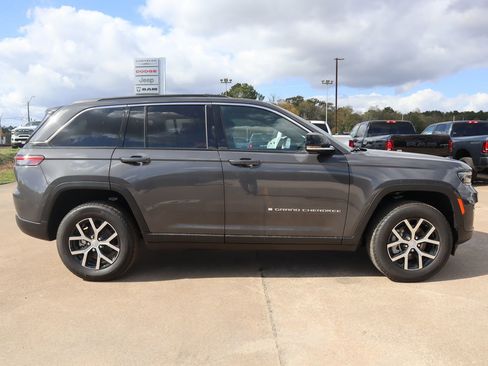 New 2025 Jeep Grand Cherokee Limited image 8