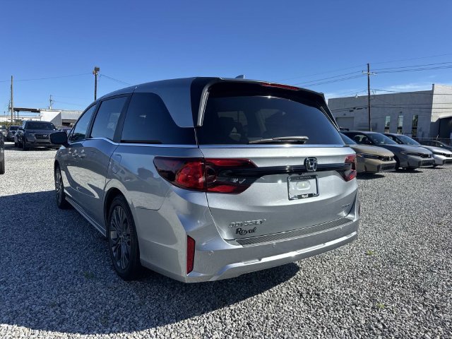 New 2027 Honda Odyssey Touring image 3