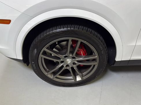 Used 2019 Porsche Cayenne AWD/4WD image 28