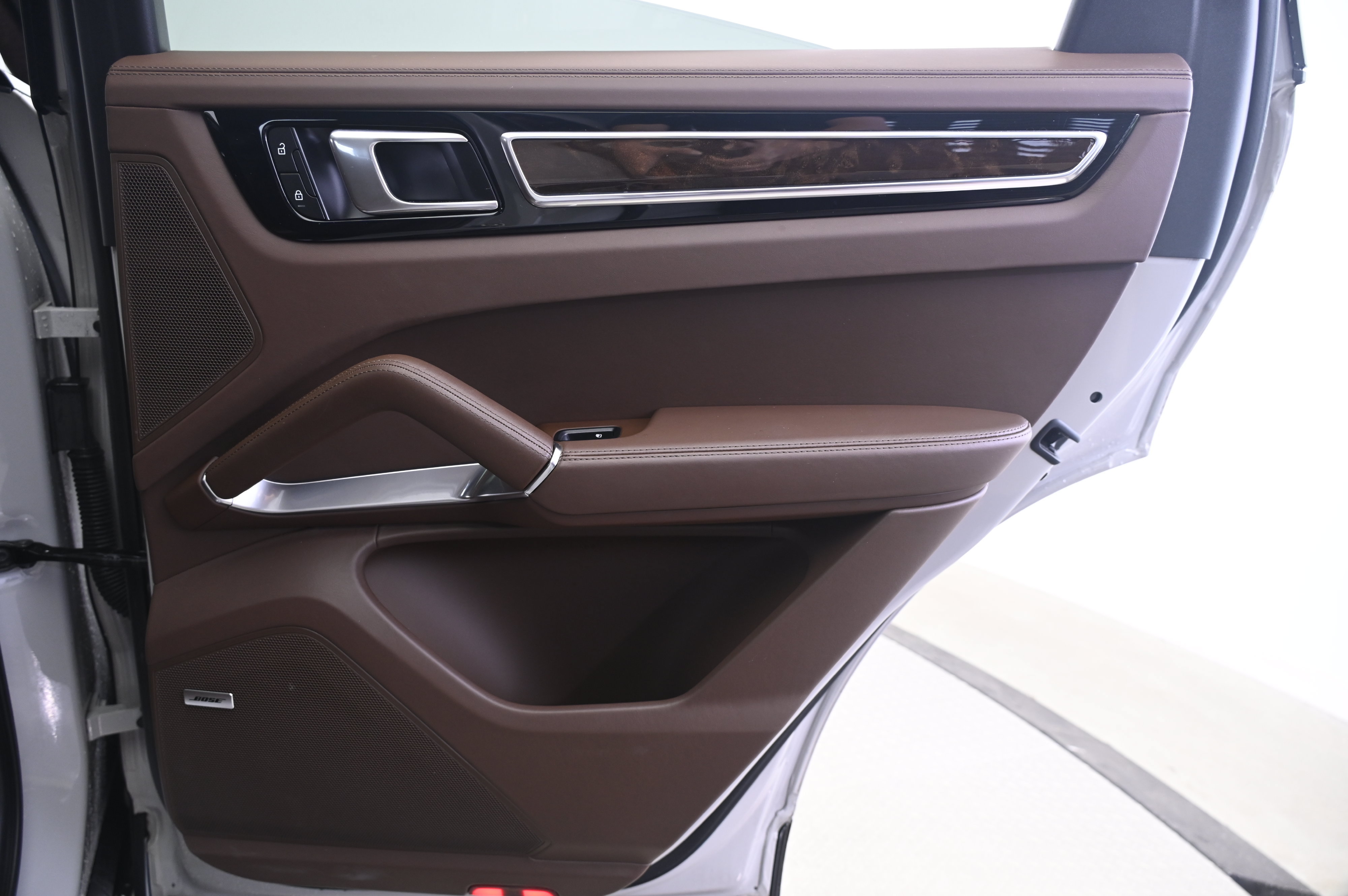 Certified 2023 Porsche Cayenne Turbo AWD/4WD image 16