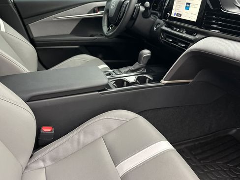 Used 2025 Toyota Camry SE image 15