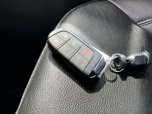 Used 2025 Jeep Compass Limited AWD/4WD image 14