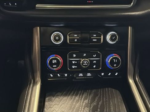 Used 2024 GMC Yukon Denali w/ Denali Reserve Package image 30