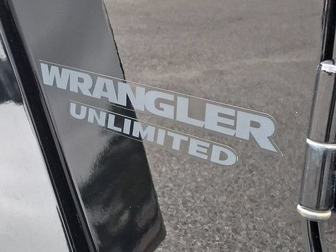 Used 2017 Jeep Wrangler Unlimited Sahara AWD/4WD image 27