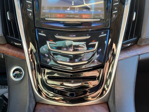 Used 2015 Cadillac Escalade Premium image 16