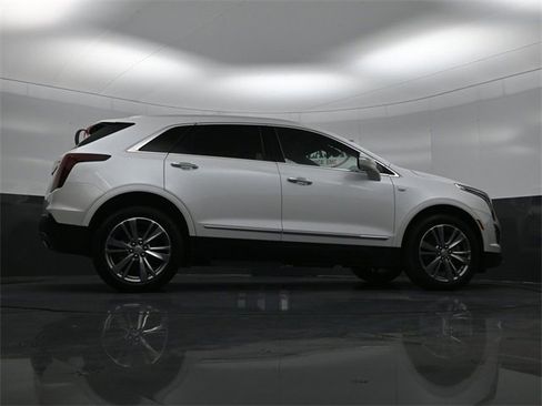 Used 2025 Cadillac XT5 Premium Luxury image 33