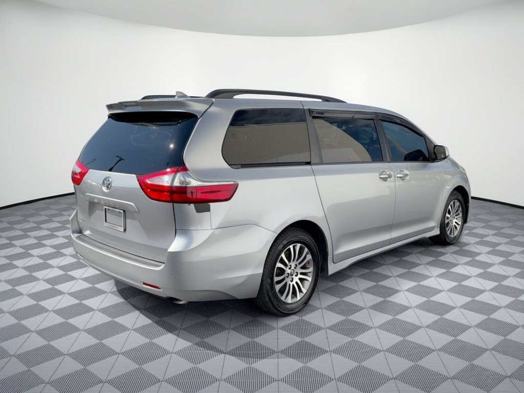 Used 2018 Toyota Sienna XLE w/ XLE Navigation Package FWD image 9