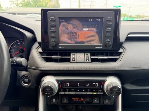 Used 2020 Toyota RAV4 XLE Premium FWD image 14