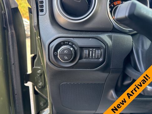 Used 2022 Jeep Gladiator Sport image 12