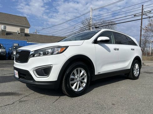 Used 2018 Kia Sorento LX image 1