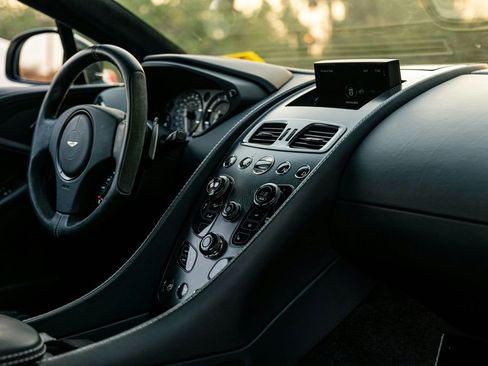 Used 2015 Aston Martin Vanquish Coupe image 34