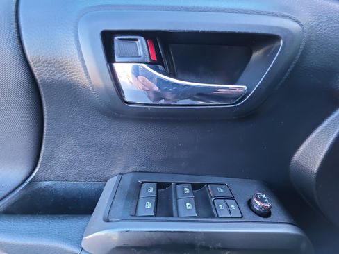 Used 2018 Toyota Tacoma TRD Sport w/ Technology Package AWD/4WD image 22
