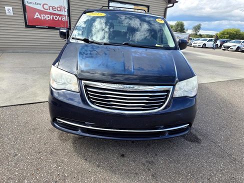 Used 2013 Chrysler Town & Country Touring image 2