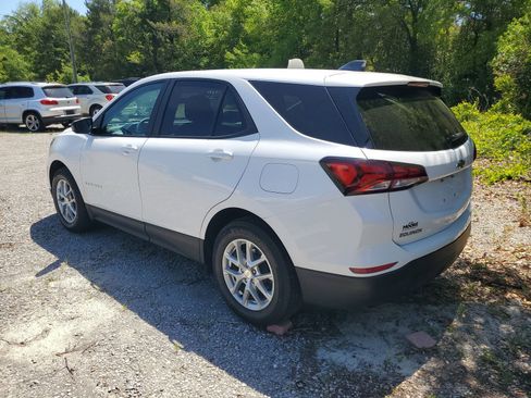 Used 2023 Chevrolet Equinox LS w/ LS Convenience Package image 3