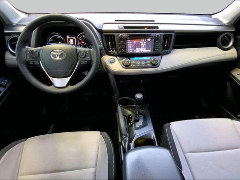 Used 2018 Toyota RAV4 LE AWD/4WD image 21