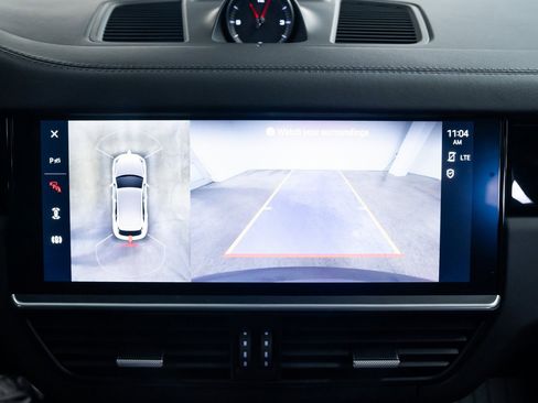 Used 2023 Porsche Cayenne w/ Premium Package image 13