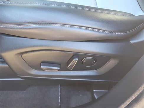 Used 2022 Ford Explorer XLT w/ Equipment Group 202A image 25