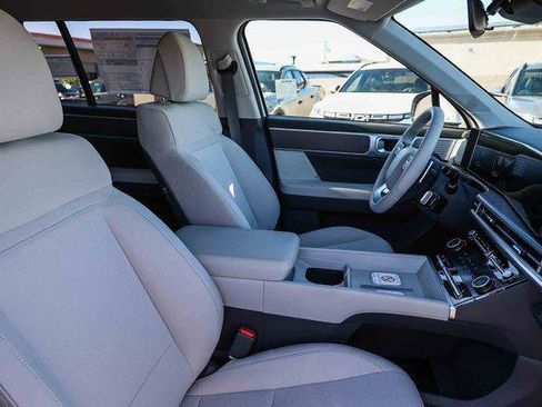 New 2026 Hyundai Santa Fe SE FWD image 18