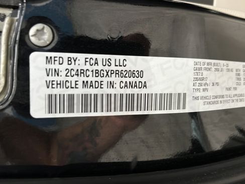 Used 2023 Chrysler Pacifica Touring-L FWD image 29