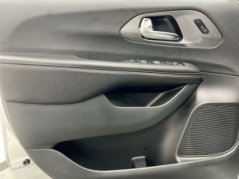 New 2026 Chrysler Pacifica Select AWD/4WD image 20
