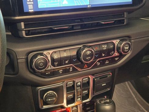 Used 2024 Jeep Wrangler Unlimited Rubicon 392 image 29