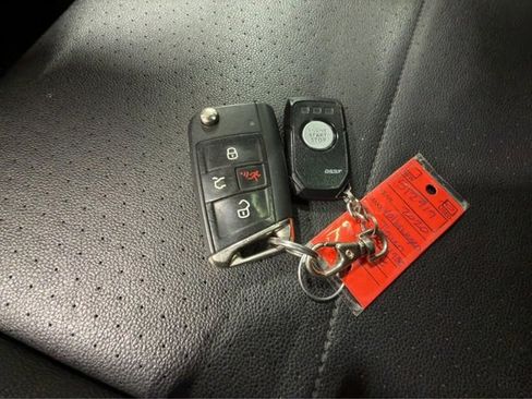 Used 2020 Volkswagen Tiguan SE w/ Panoramic Sunroof Package image 28