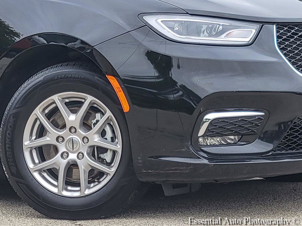 Used 2024 Chrysler Pacifica Touring-L FWD image 5