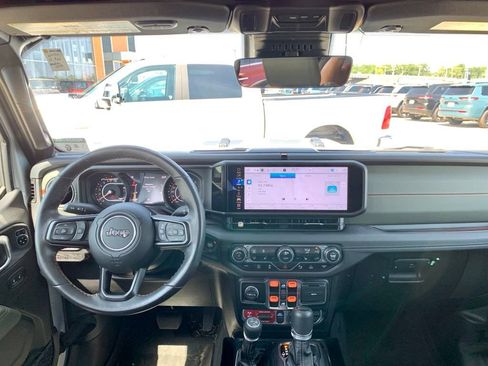 Used 2024 Jeep Gladiator Mojave AWD/4WD image 17