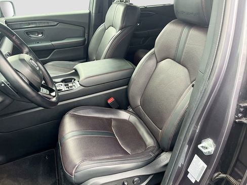 Used 2025 Honda Pilot Black Edition image 20