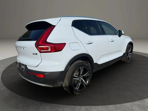 Used 2024 Volvo XC40 B5 Core AWD/4WD image 5