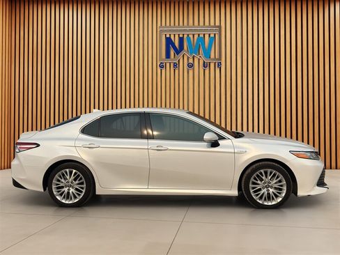 Used 2020 Toyota Camry XLE w/ Carpet Mat Package FWD image 19