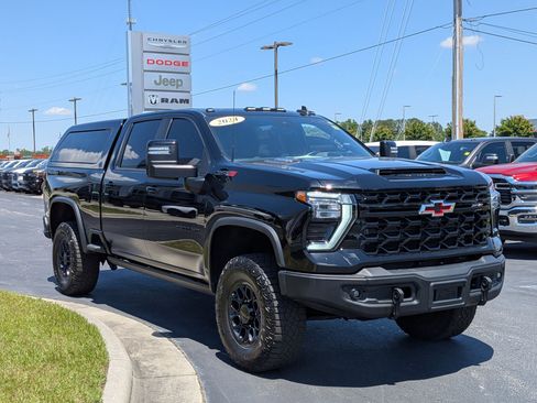 Used 2024 Chevrolet Silverado 2500 ZR2 w/ ZR2 Bison Edition AWD/4WD image 3