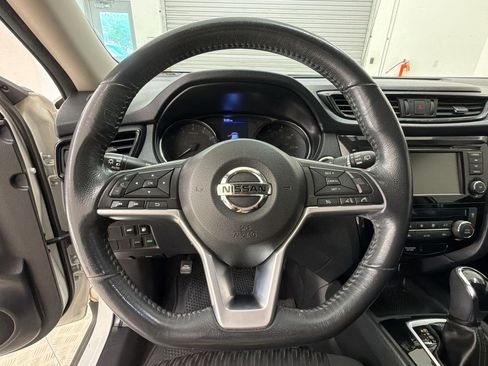 Used 2018 Nissan Rogue SV FWD image 15