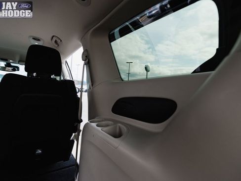 Used 2023 Chrysler Voyager LX image 12