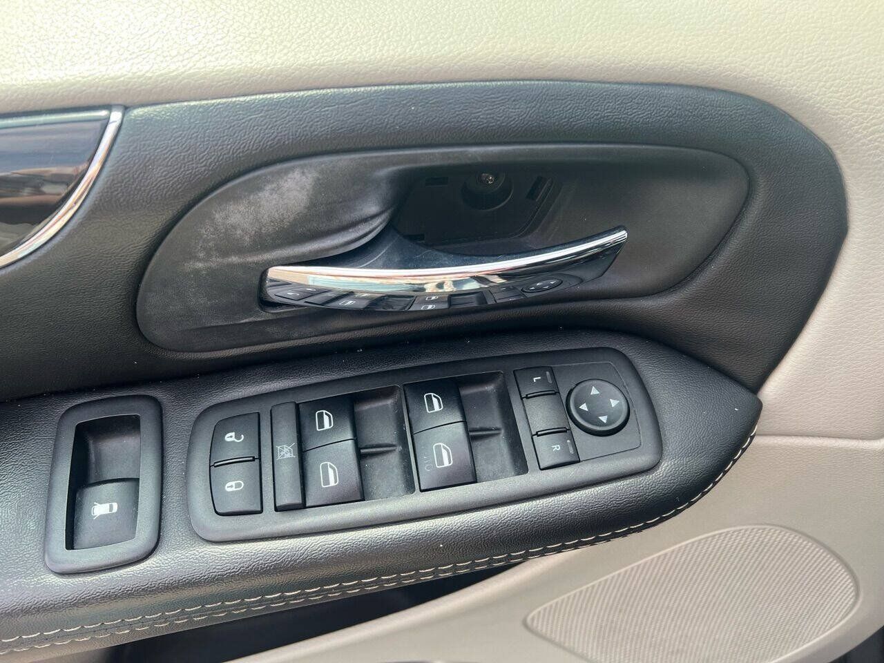Used 2019 Dodge Grand Caravan SXT FWD image 27